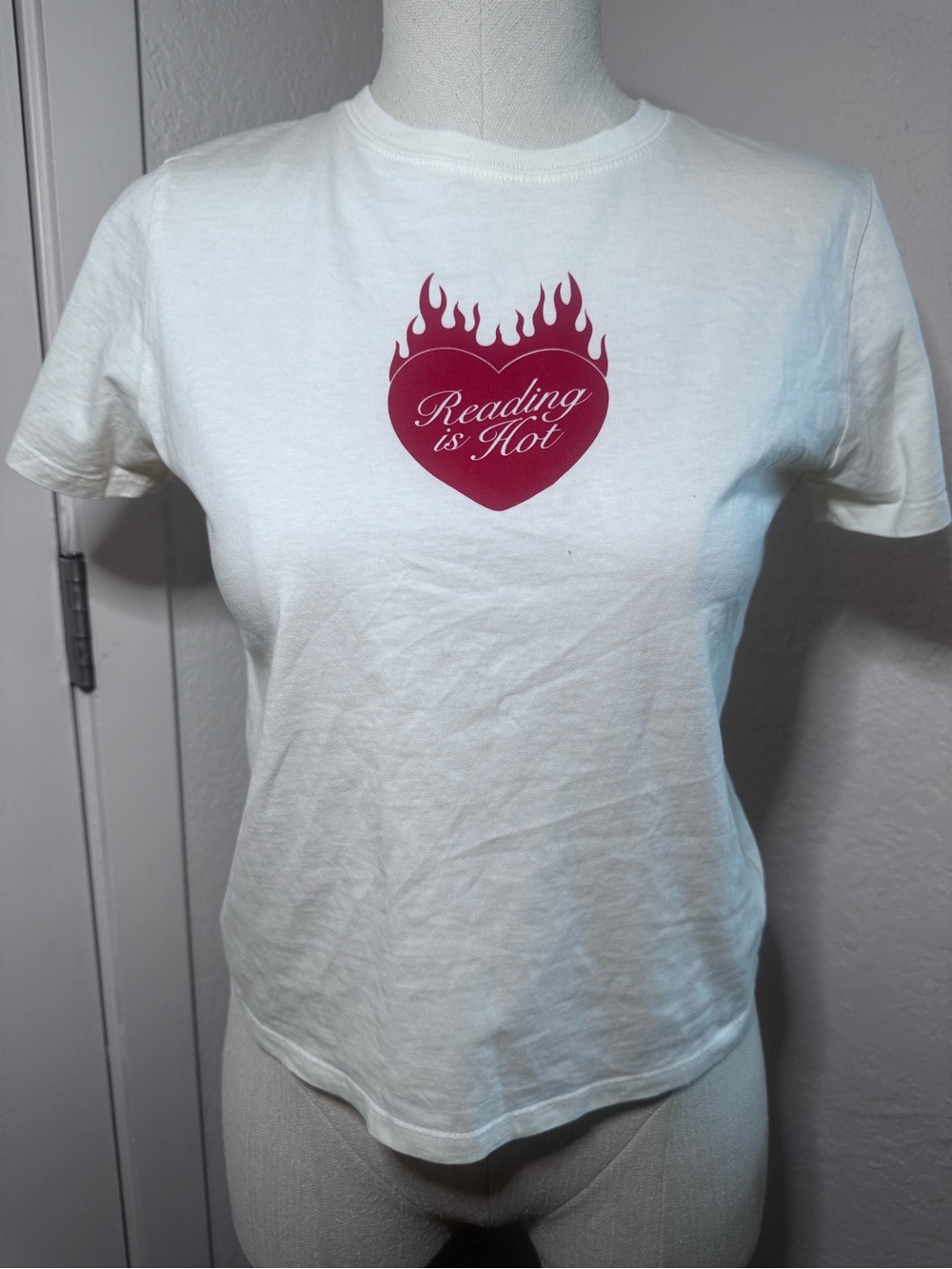 Nectar clothing White 'Reading Is Hot' Graphic Tee